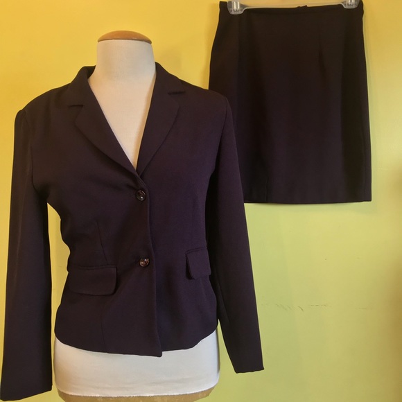 NWOT SUIT!!! - Picture 1 of 2